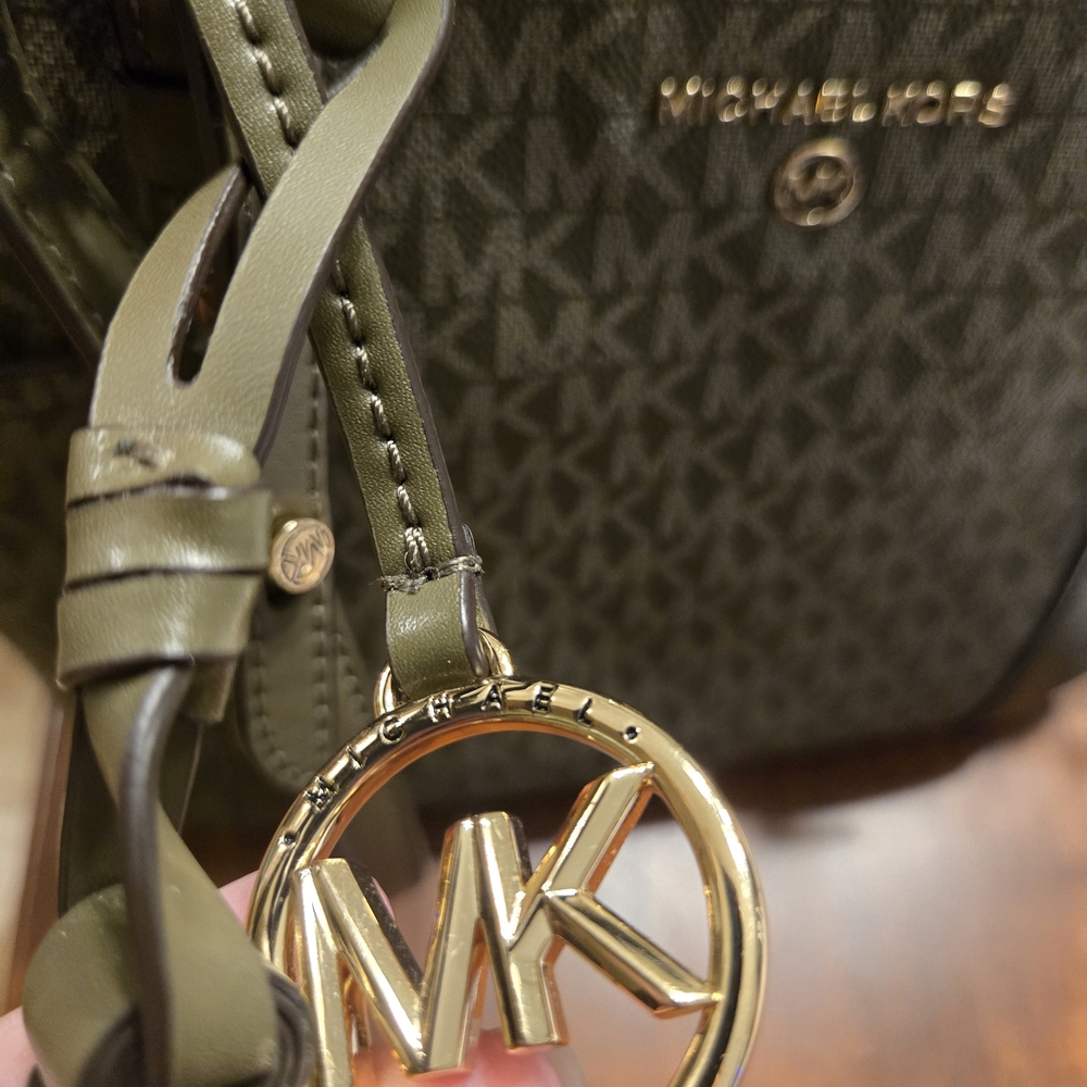 Michael Kors Olive Green Signature Tote Bag With Matching Phone Wallet - Picture 3 of 13